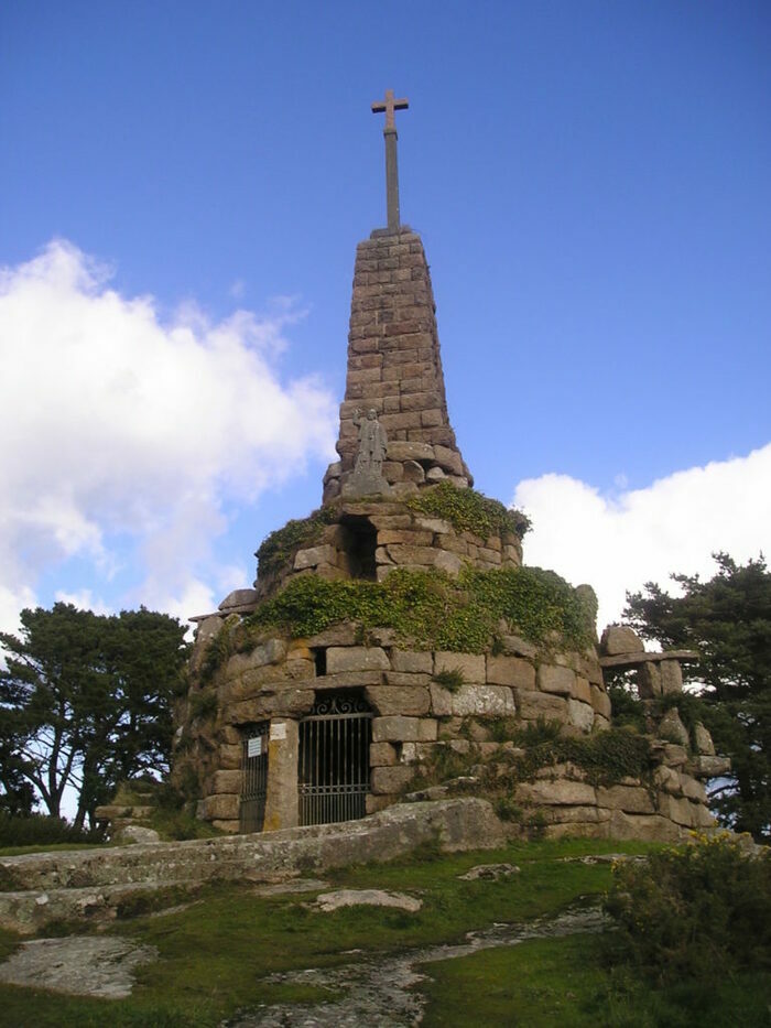 Découverte du calvaire de Trégastel Bourg de Trégastel Calvaire à 200m au sud de l'église Trégastel