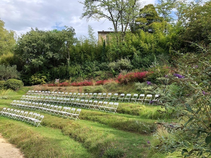 Découvrez un écrin de verdure intimiste et romantique