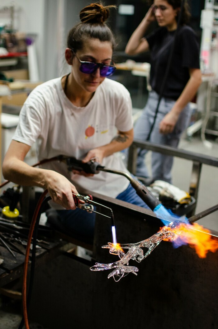 Démonstration de soufflage de verre de l'artiste Galla Theodosis Site Verrier Meisenthal - Musée du Verre et du Cristal Meisenthal