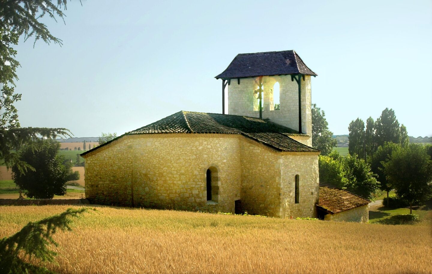 Exposition de Sophie Németh, Edwige Ambroise et Sylvie Talon et Patrick Deschepper Eglise de Valette Lougratte