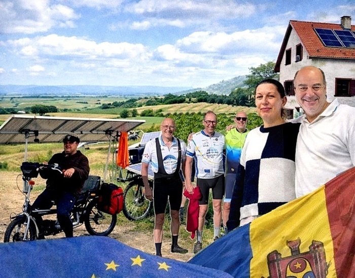 Exposition « France-Moldavie à vélo solaire, à la rencontre de l’association humanitaire Vent d’Est », MJC centre social Montchapet, Dijon