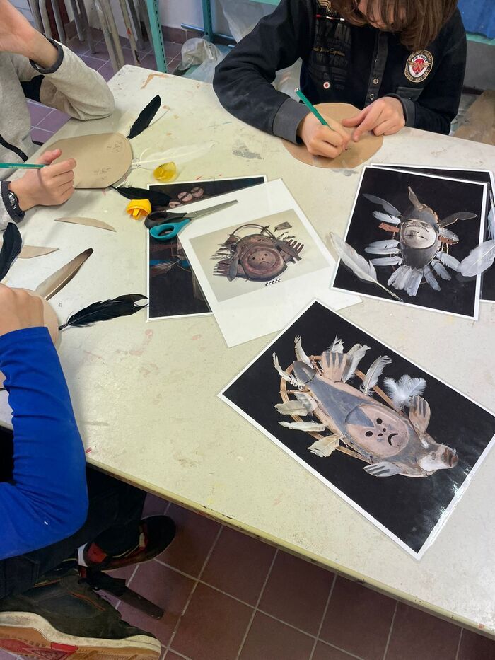 Fabrication de lunettes de neige inuit Jardin Archéologique de Saint-Acheul Amiens