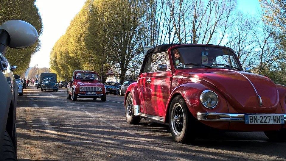 Faites de la N7 traversée de véhicules anciens Départ du Casino Pougues-les-Eaux