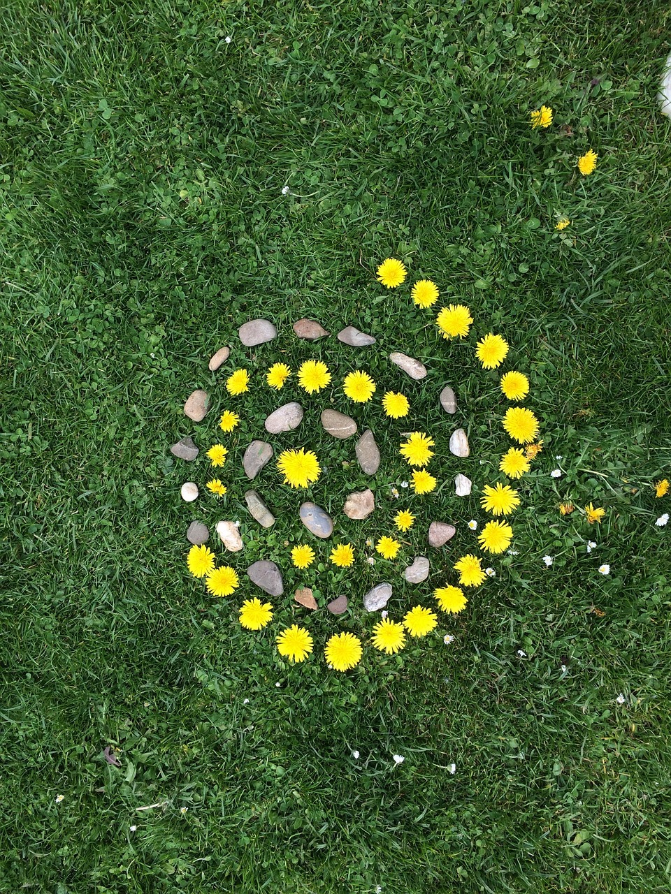 Fêtons les mamans Land Art pour préparer la fête des mères 606 route de Montarmin Luzy 2026-05-27