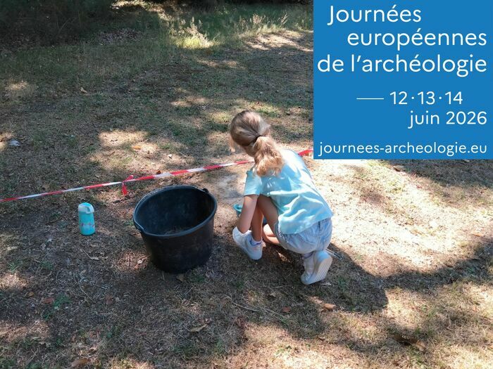 Fouille d'une fouée - atelier thématique du Village de l'an mil Village de l'an mil Melrand