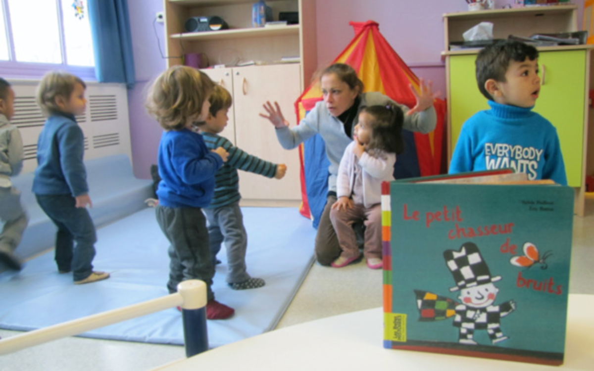 « Histoires de familles » Le village des veilleuses Paris