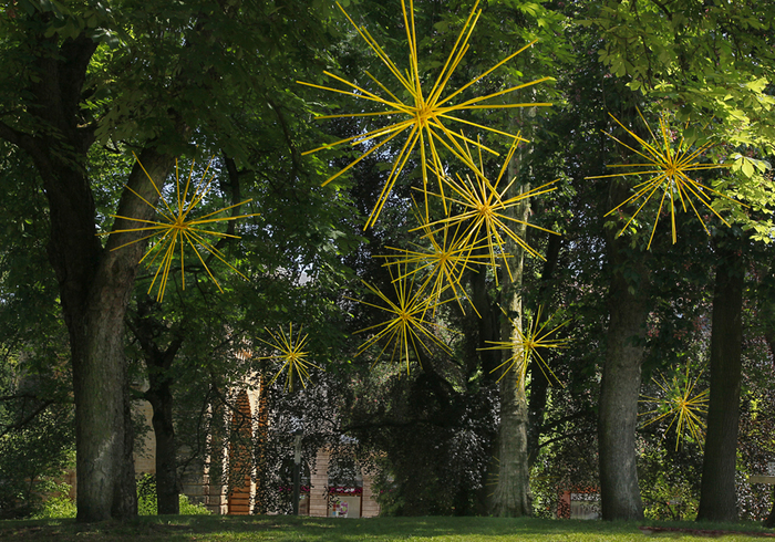 Installation artistique par Marie-Hélène Richard Maison éco paysanne Le Grand-Village-Plage