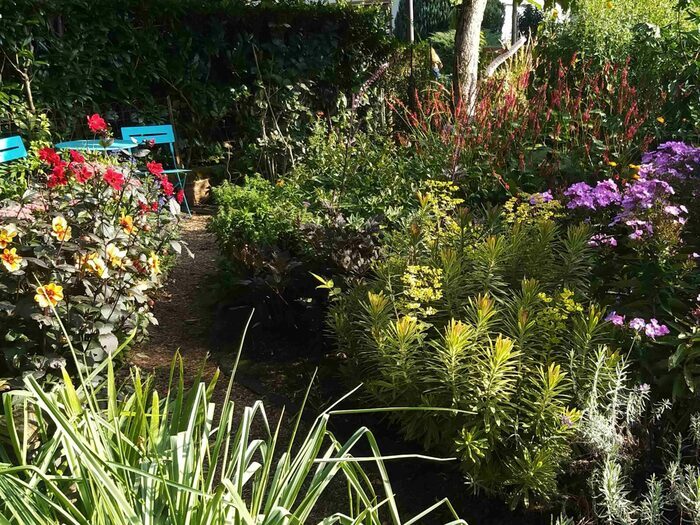 Jardin de ville en dialogue avec gravures et peintures, Jardin de Camille Peping & Marguerite Wagener, Walferdange