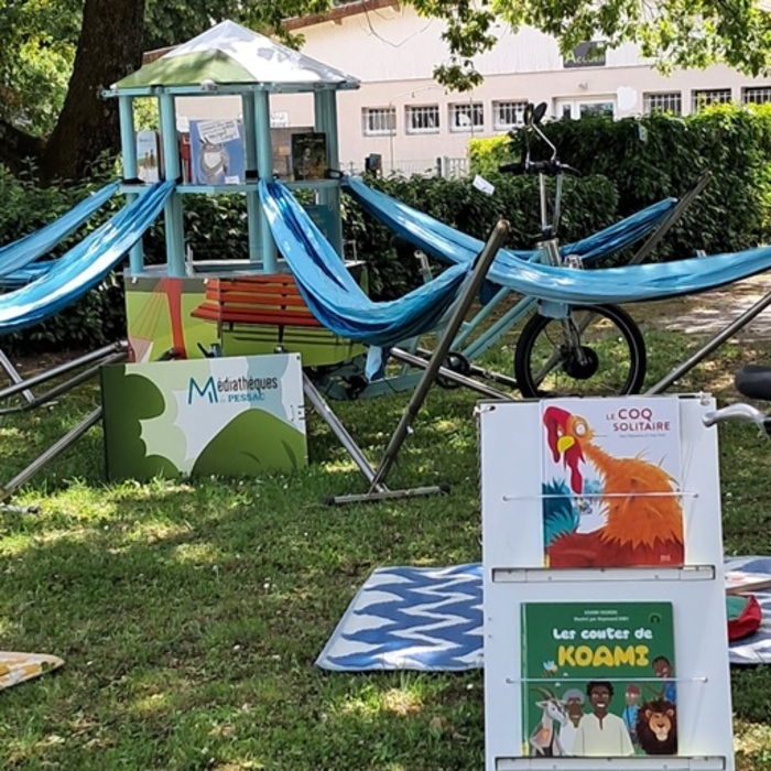 La bibliambule déploie ses hamacs au Bourgailh, Forêt du Bourgailh, Pessac