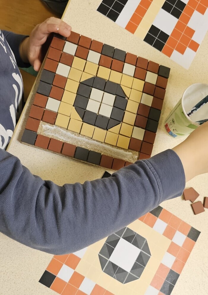 « La classe, l’œuvre ! » – Tous Mosaïstes ! (VENDREDI 22 MAI), Ecole André Buvat, Étampes