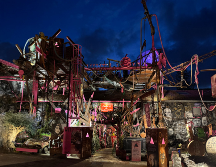 La Magie est omniprésente dans La Demeure du Chaos qui semble avoir été créée pour se visiter de nuit, Musée d’art contemporain L’Organe – La Demeure du Chaos, Saint-Romain-au-Mont-d’Or