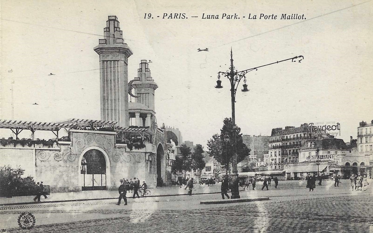 La porte Maillot et le Luna-Park Hôtel de Ville Paris