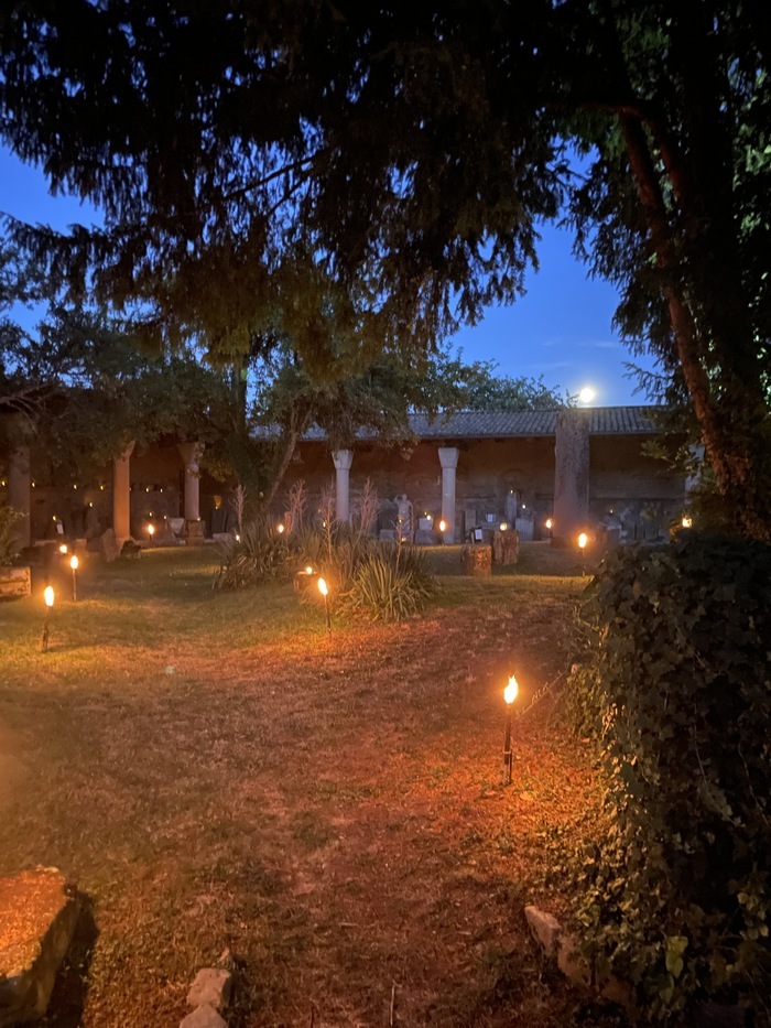 La vie quotidienne au Moyen Age à travers l'archéologie du son musée lapidaire Saint-Nicolas Autun Autun