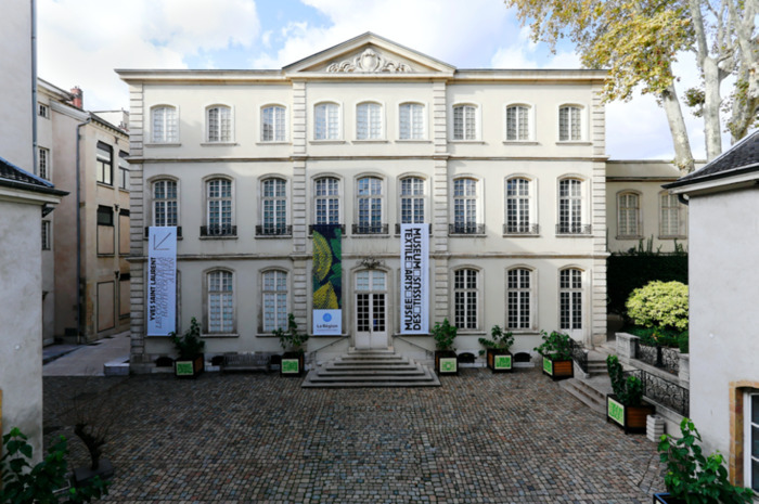 Le musée des Tissus et des Arts décoratifs : photographier l'avant musée des Tissus et des Arts décoratifs Lyon
