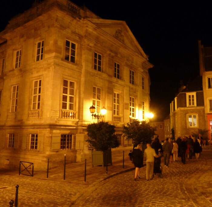Le palais impérial et son quartier en nocturne, Palais impérial, Boulogne-sur-Mer