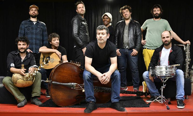 LES HURLEMENTS D&rsquo;LEO L&rsquo;ACCORDEUR St Denis De Pile