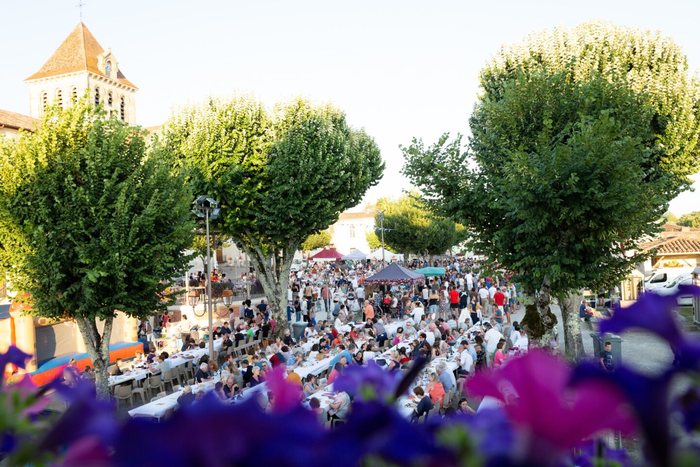 Les marchés gourmands de l'été à Mézin Place du Club Mézin 2026-07-13