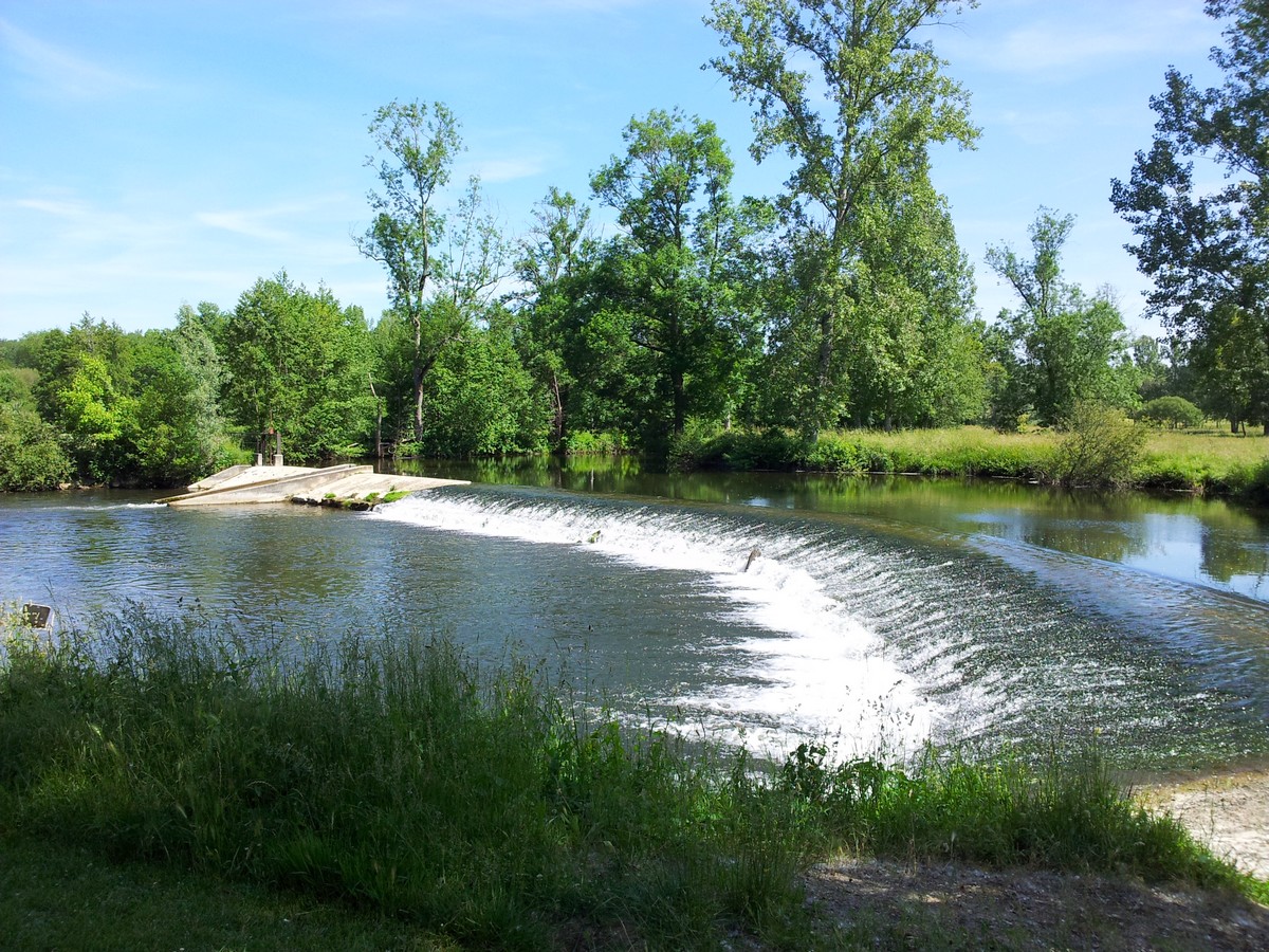 Les Randos des Nounous Tocane au bord de la Dronne Tocane-Saint-Apre Dordogne
