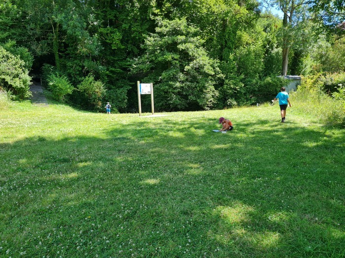 Les sens en éveil à source de l’Orbiquet, Parking de l’aire de camping-car, La Folletière-Abenon