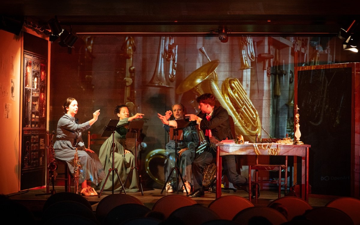 L&rsquo;histoire d&rsquo;Adoplhe Sax, le génial inventeur et défenseur de la place des femmes. Le Funambule Montmartre Paris