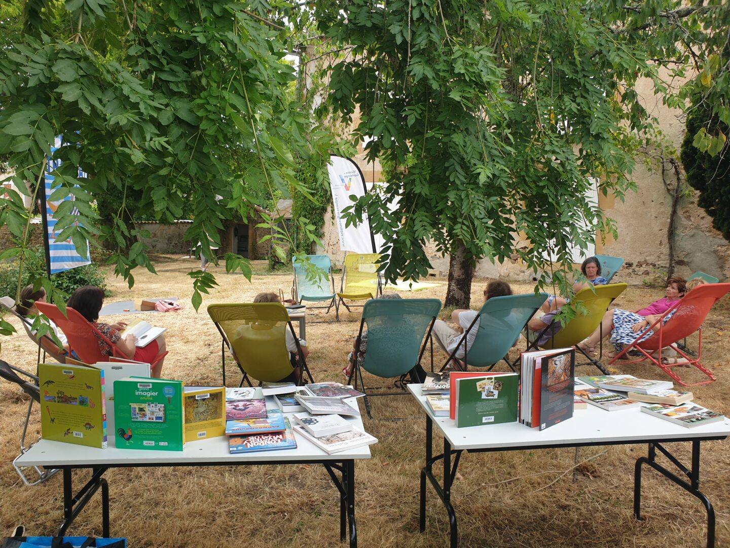 Lire en transat Jardin de la Médiathèque Montmorillon