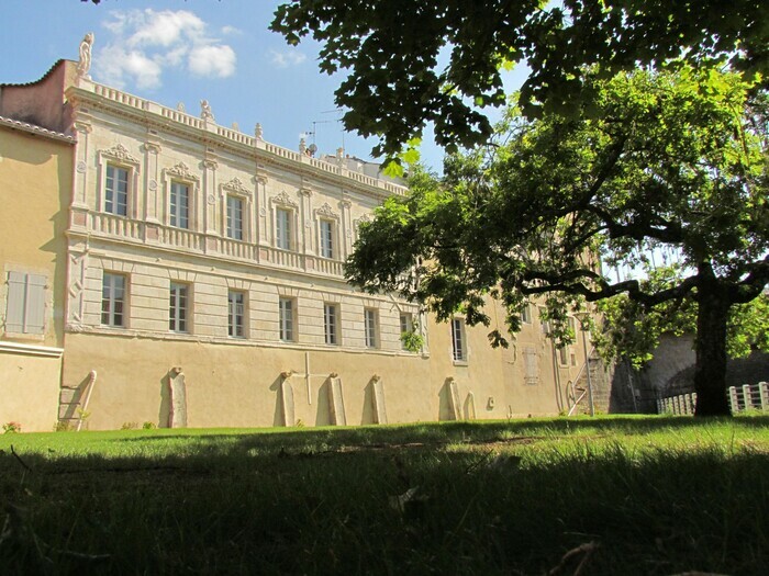 Lire et dessiner le paysage urbain, jardin Michel Ragon, Fontenay-le-Comte