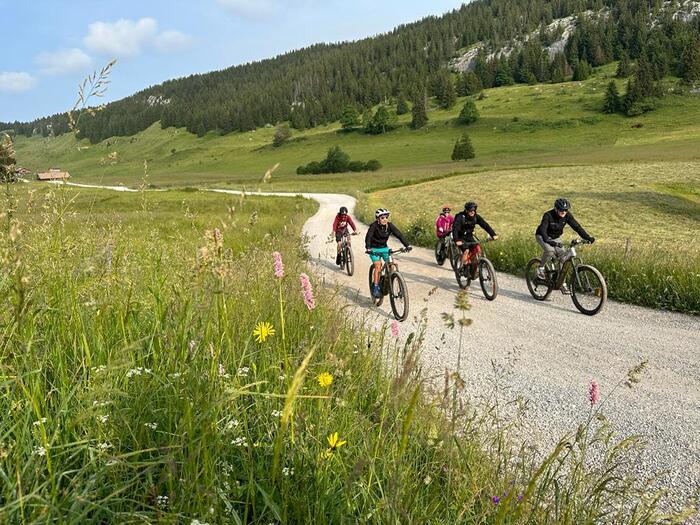 Mai à Vélo au 1000 Borne Caffè, 1000 Borne Caffè, Glières-Val-de-Borne