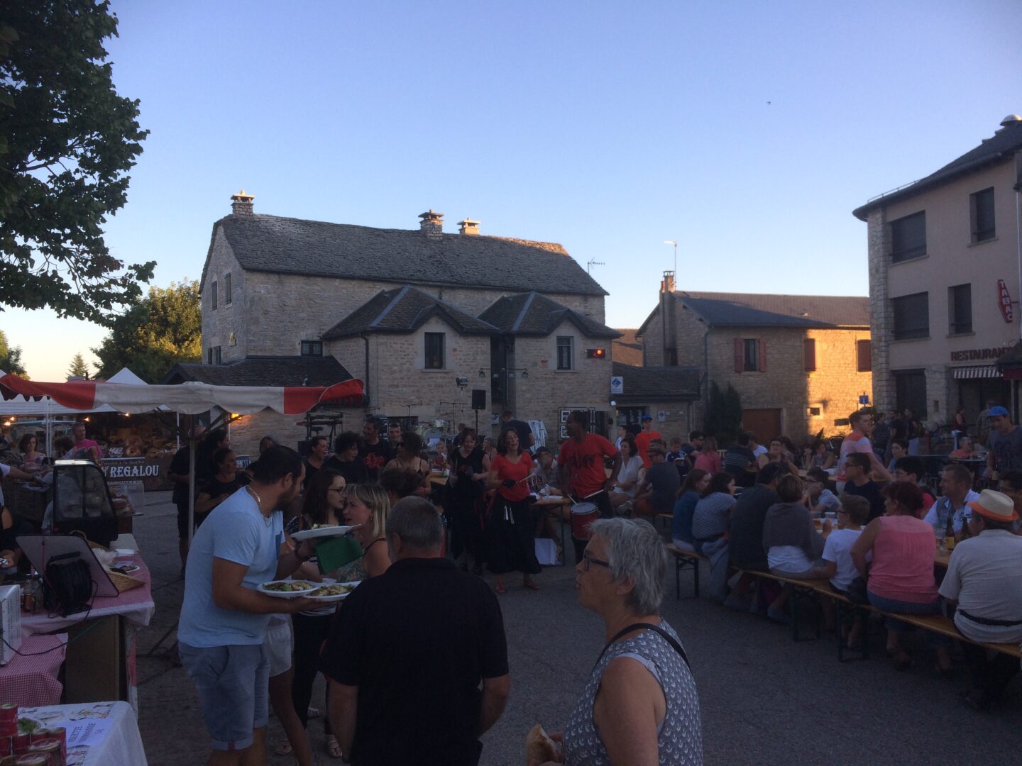 MARCHÉ NOCTURNE GOURMAND DU MASSEGROS Place de la Mairie Massegros Causses Gorges 2026-07-31