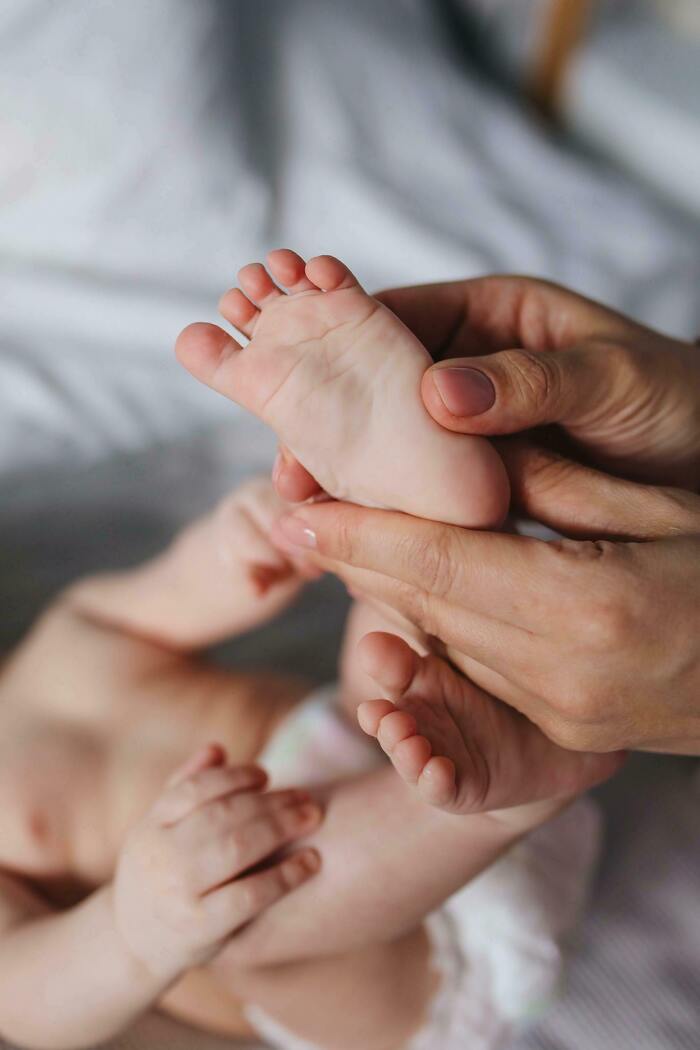 Massage pour bébé, Point lecture pour tous de Manchester, Charleville-Mézières