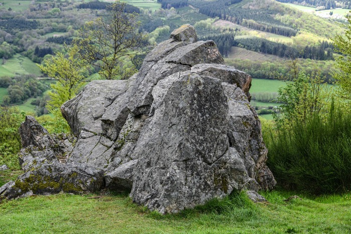 Mégalithes et pierres à légendes Musée de Bibracte Saint-Léger-sous-Beuvray