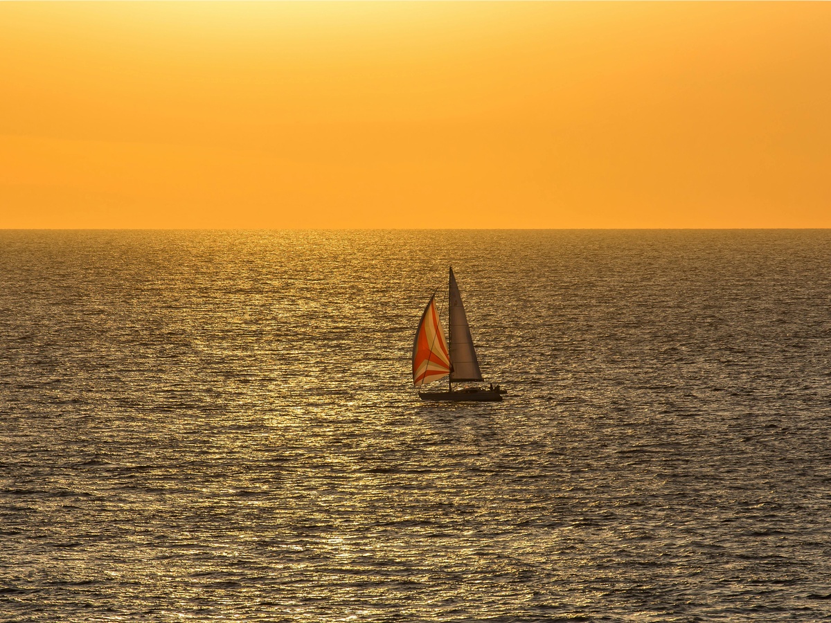 Nocturne en catamaran  Hauteville-sur-Mer