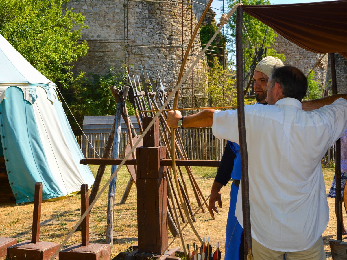 On visite et on joue médiéval Château de Lastours Rilhac-Lastours