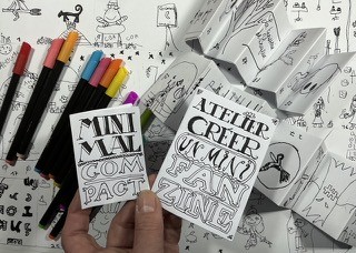 fanzine avec dessins et crayons de couleurs