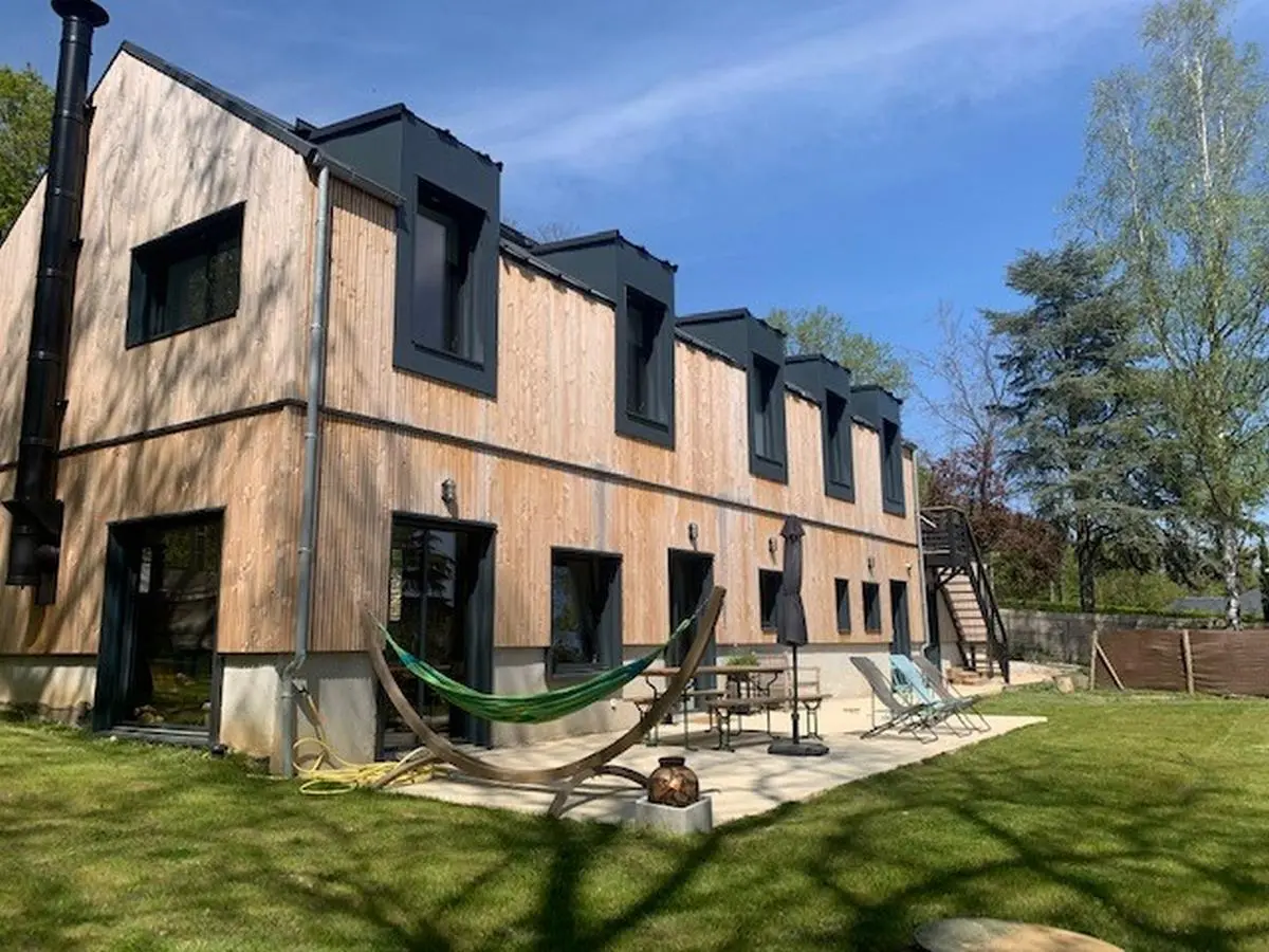 Escape Stage Shaktibudo: womens self-defense & well-being The canopy of Mareil Mareil