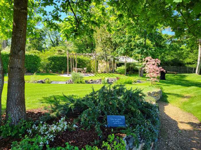 Partez à la découverte des chemins de notre jardin d’exposition. Daniel Paysage Le Merzer