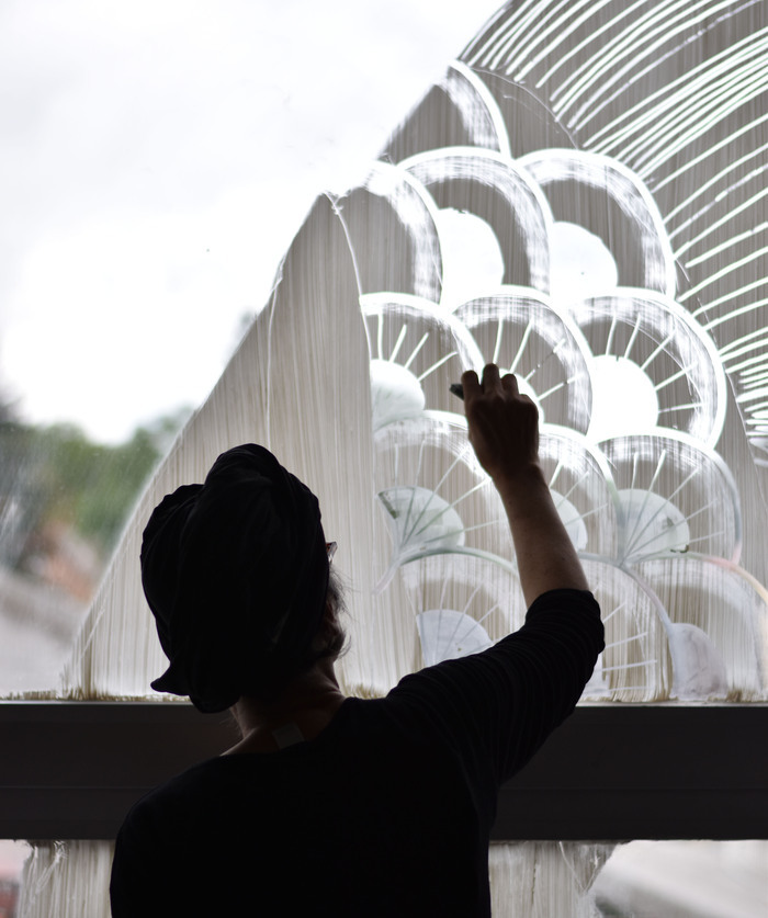 Performance: fresque au blanc de Meudon Jardin pour la Liberté Meisenthal