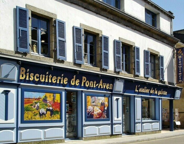 Plongez au cœur de la biscuiterie Pont-Aven dans le Finistère ! Biscuiterie de Pont-Aven Pont-Aven