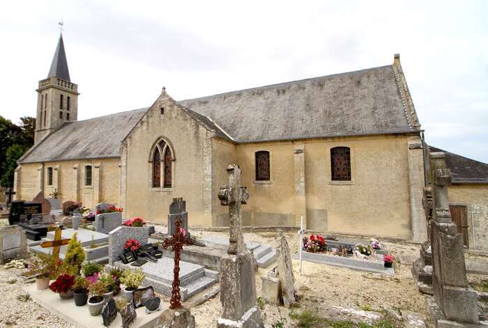 Présentation insolite de l'église Saint-Sylvestre de Lantheuil et de ses abords Eglise Saint Sylvestre Ponts sur Seulles