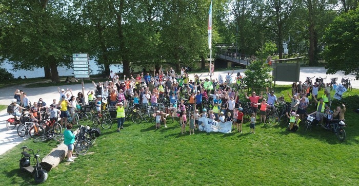 Prêt pour la plus grande photo des cyclistes du challenge ?, Les jardins du Colysée, Lambersart