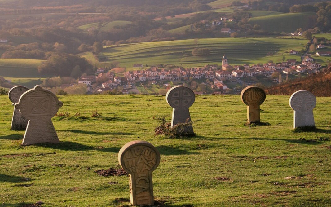 Randonnée accompagnée crépuscule gourmand à la chapelle de l&rsquo;Aubépine  Ainhoa