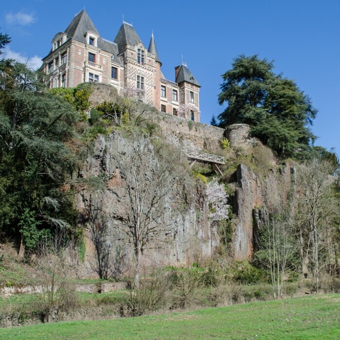 Randonnée dans les méandres de l’Orne, Parking du Camp fortifié de la Courbe, hameau du Haut du Château, Écouché les Vallées, Écouché-les-Vallées