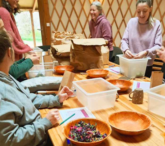 Réalisez des tisanes gourmandes dans une ferme en permaculture, La ferme de la Source Dorée, Saint-Pierre-la-Palud