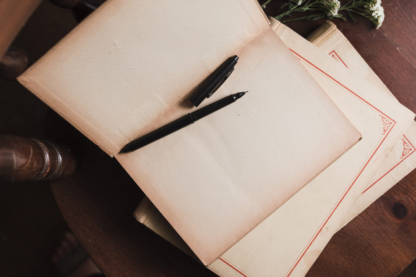 Rencontre avec Michel Figeac et Emilie Champion Place de la Mairie Sauternes