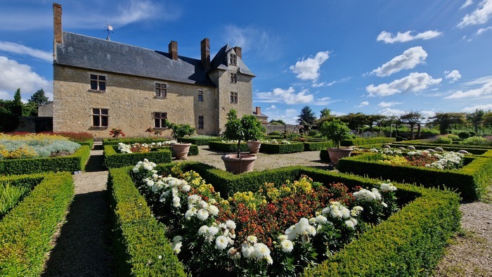 Rendez vous dans les jardins historiques du château de Villeneuve à Martigné Briand- Terranjou, Chateau de Villeneuve à 49540 Martigné Briand, Terranjou, Martigné-Briand