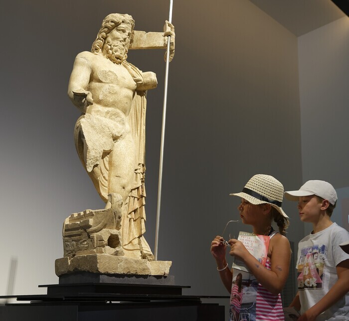 Restitution de projet pédagogique : Dans les yeux de Neptune Jardin archéologique du musée de la Romanité Nîmes