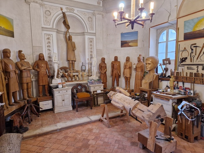 Sculptures et fresques, Chapelle de couasnon, Olivet