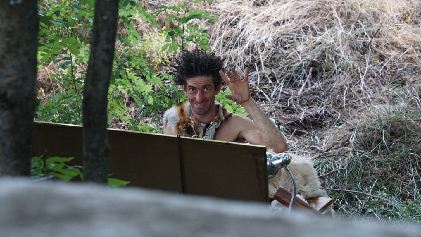 Spectacle de clown préhistorique La quête du râle Lieu-dit Froidefon Saint-Pierre-de-Frugie