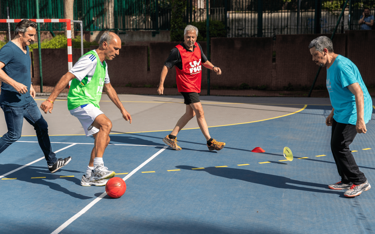Sport seniors en plein air : Walking Football par la FSGT Terrain de sport Édouard-Pailleron PARIS