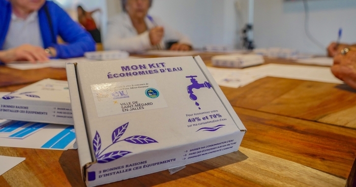 Stand de sensibilisation sur l'eau et la santé Centre Pierre Mendès France Saint-Médard-en-Jalles