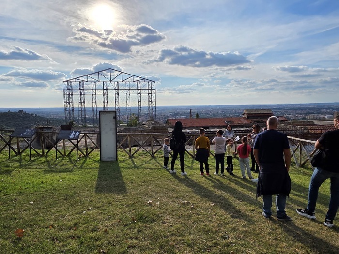 Sur les traces d’Hercule : douze énigmes pour jeunes archéologues